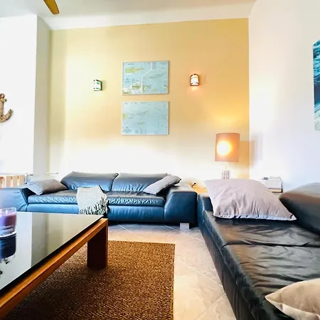 Captain's Apartment Pomer