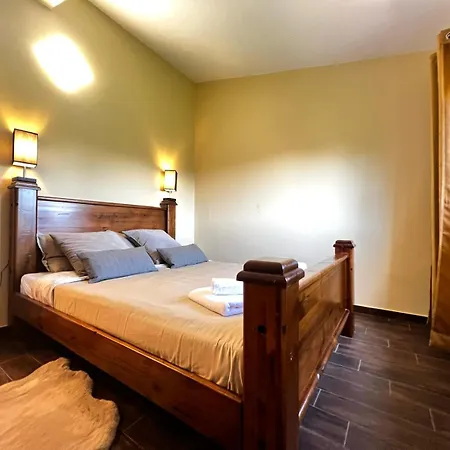Apartment Captain's